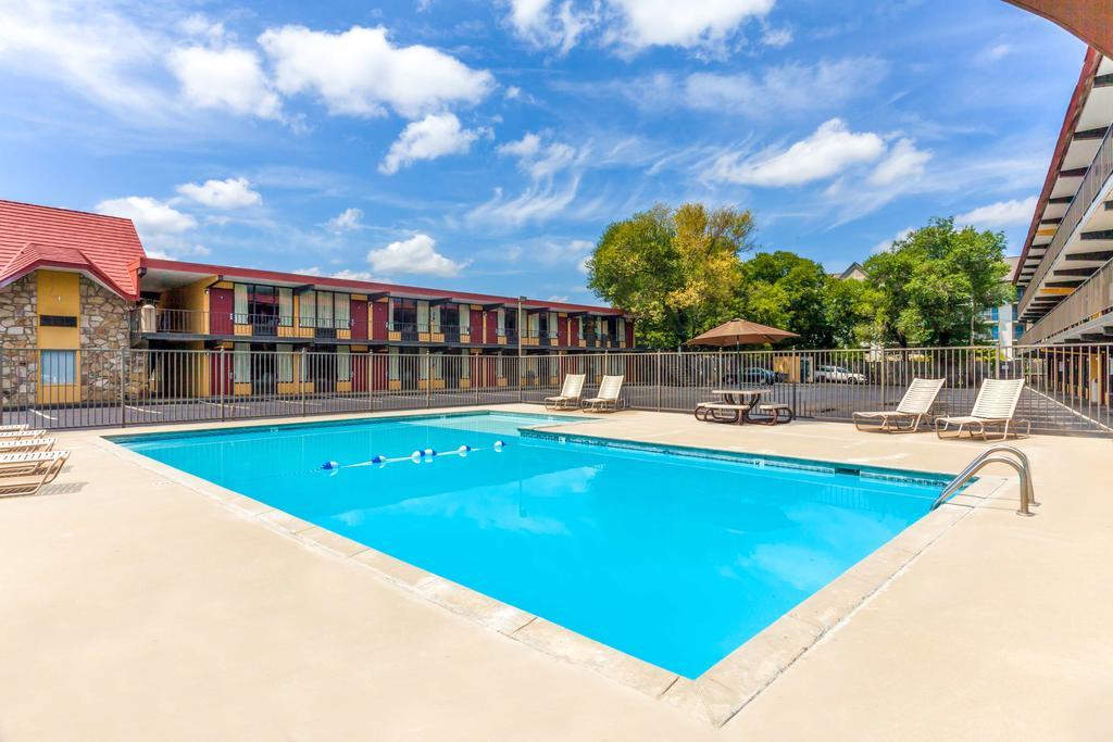 Days Inn Pigeon Forge South Bagian luar foto